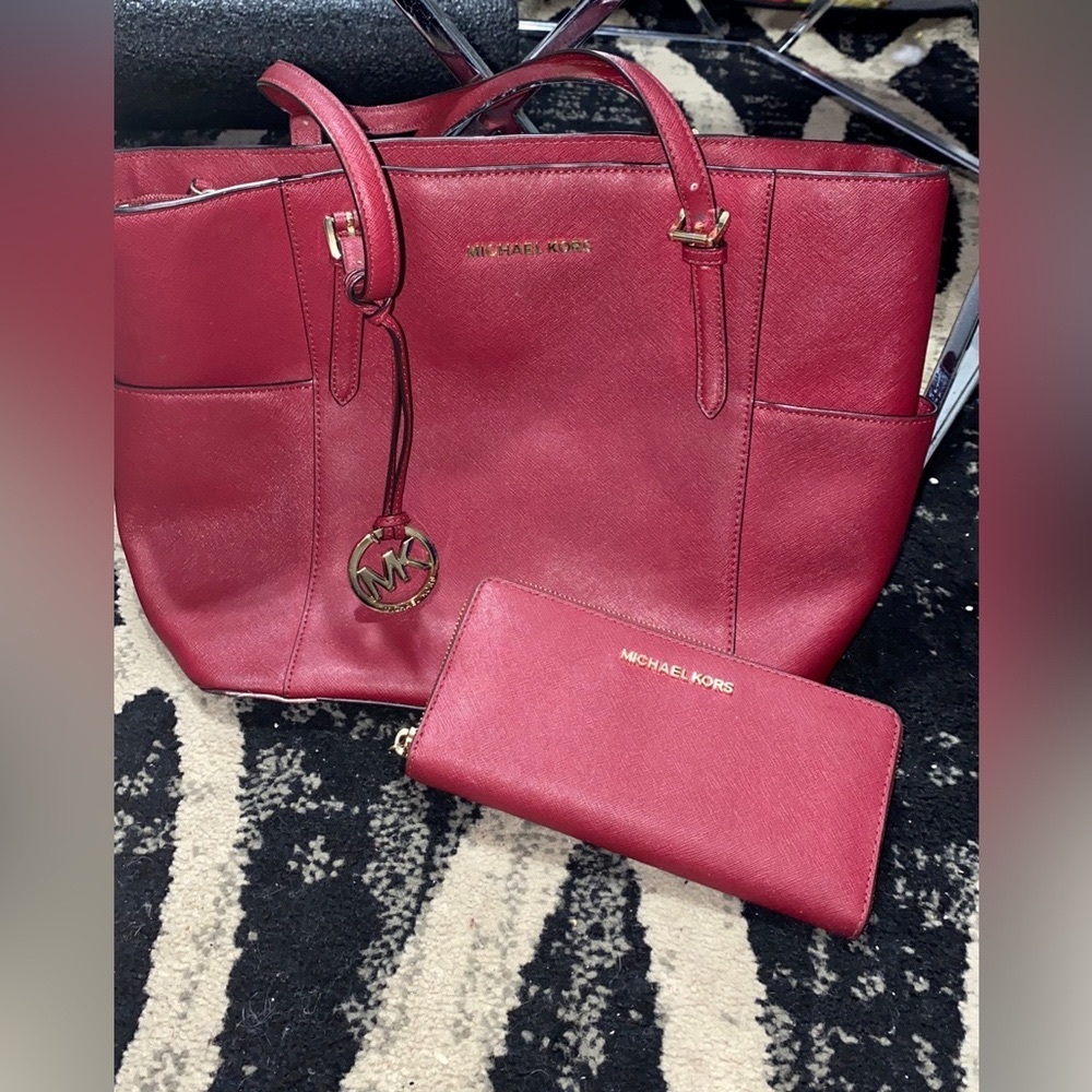 MICHAEL KORS RED Purse with wallet if you love red This bundle is for you